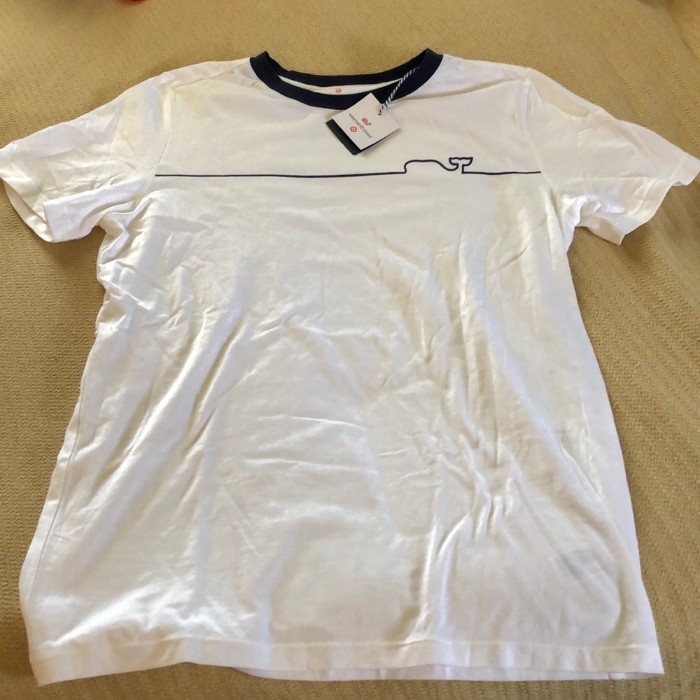 Ladies Vineyard Vines white tee..